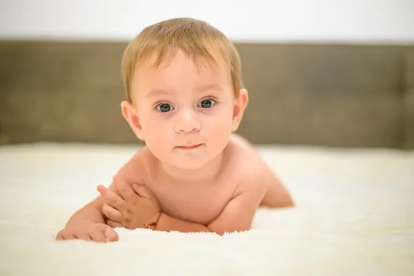 Portret de bebeluș la ședința foto de botez